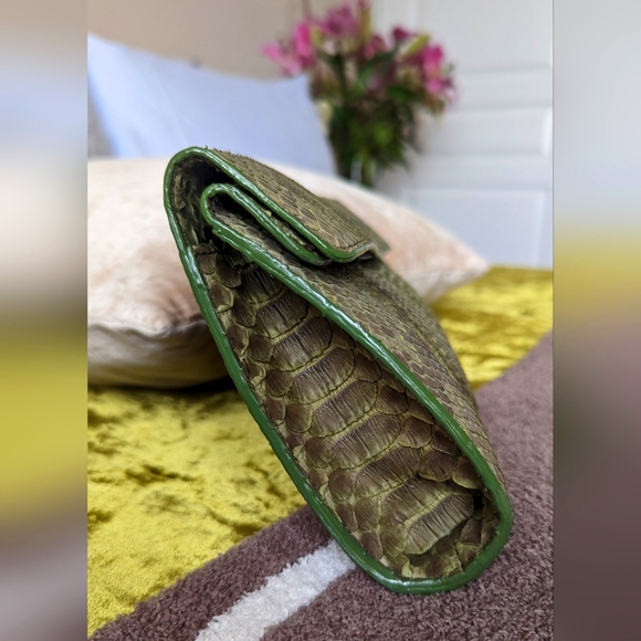 Vivo Genuine Python Clutch - Picture 5 of 11